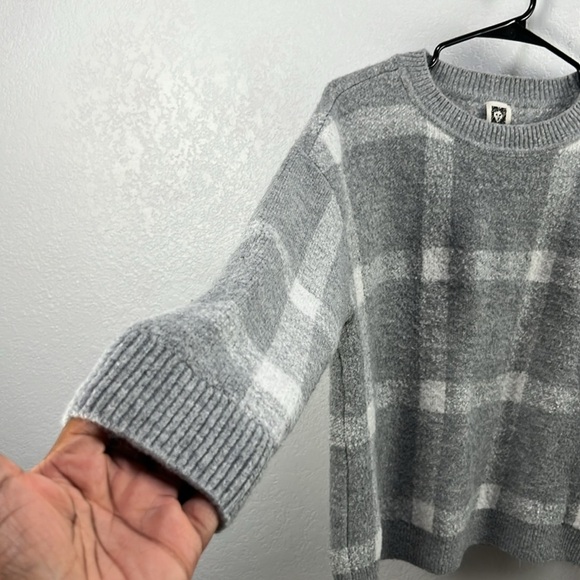 Anne Klein Gray Checkered Women's Sweater Long Sleeved Crew Neck Sz M Fall Chic - Picture 4 of 10